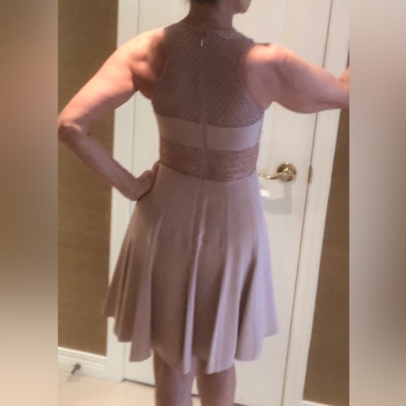 Stunning 100% Silk Dress in blush tone. - Picture 2 of 6